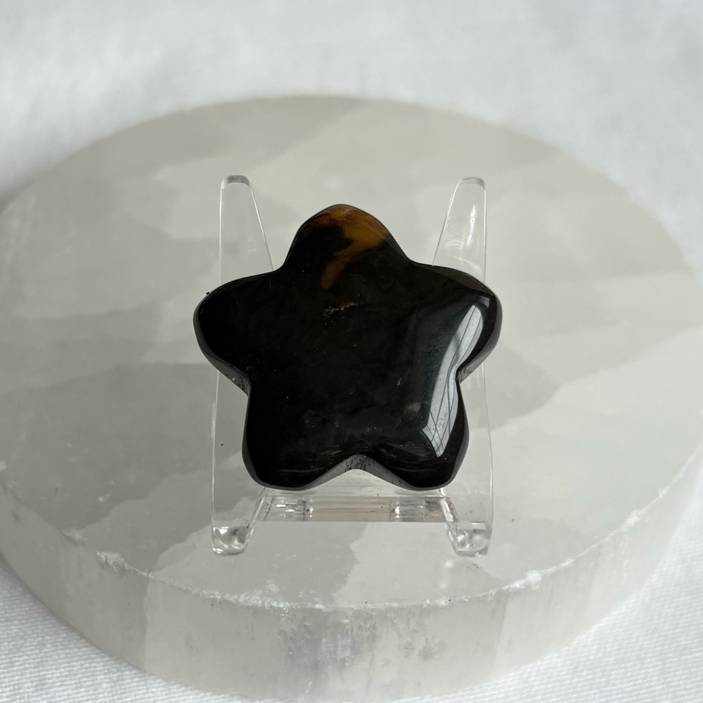 Unknown material crystal star carving